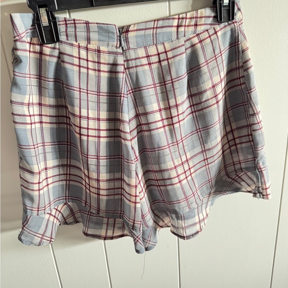 Plaid Ruffle Hem Shorts - Picture 2 of 4
